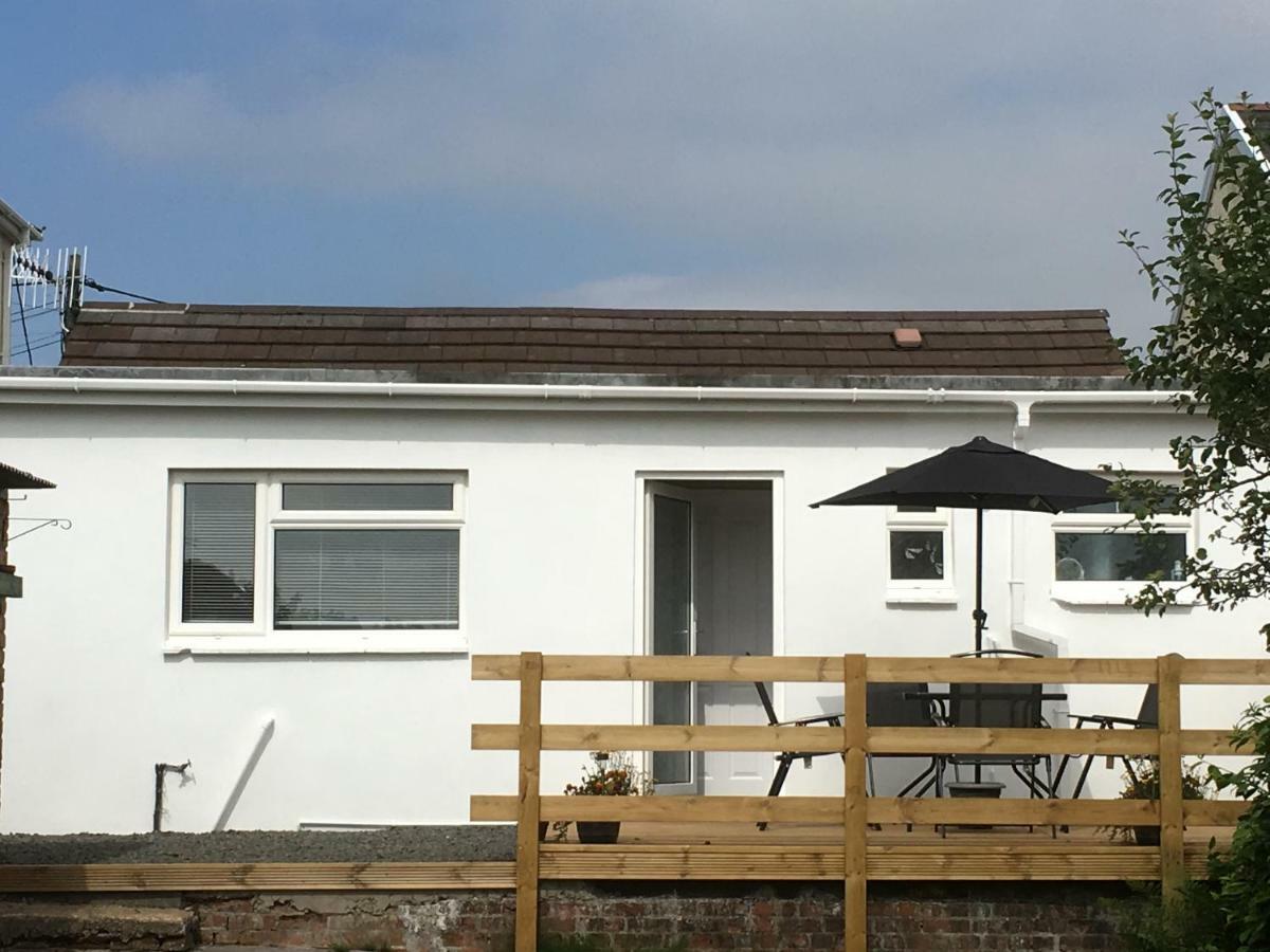 Cwtch Y Coetir Villa Swansea Exterior photo